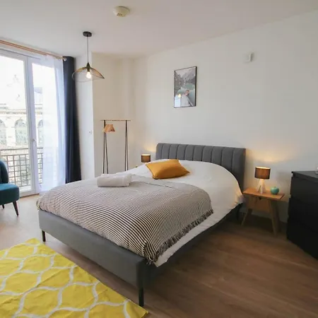 Centre - And Functional W/ View דירה *