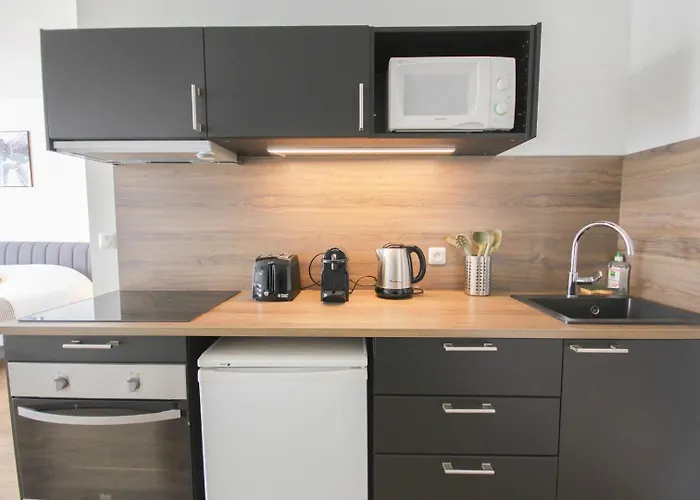 Centre - And Functional W/ View