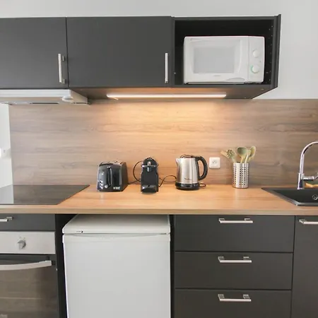 Centre - And Functional W/ View